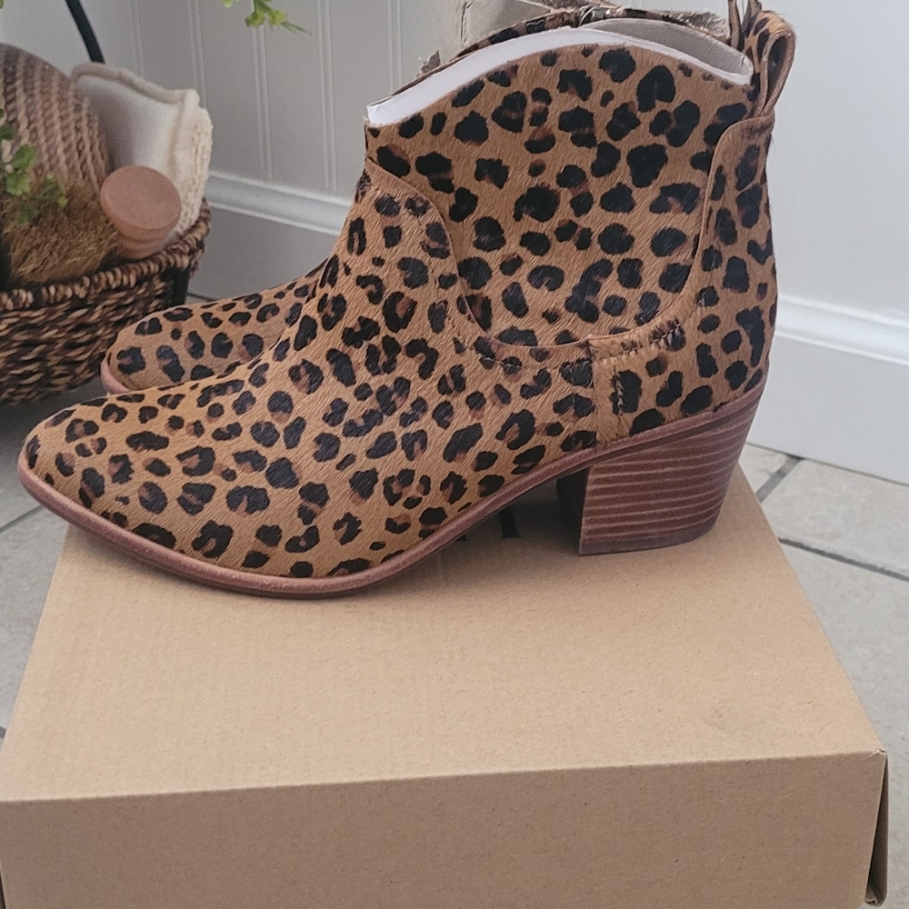 UGG booties - Picture 6 of 8